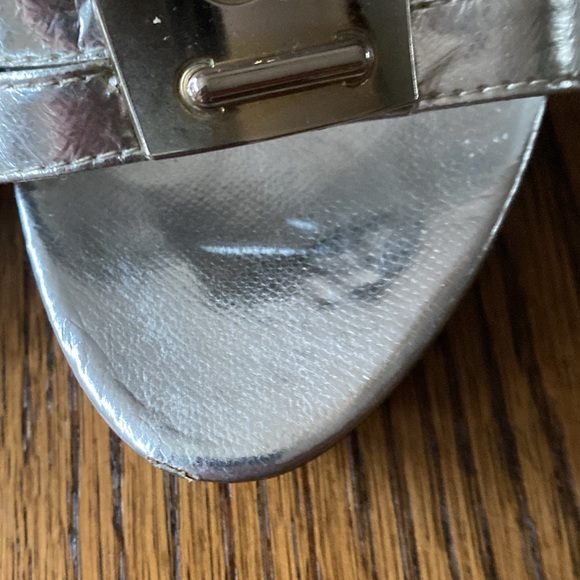 VINTAGE SILVER  HEELS . Approx size 9-10 . - Picture 4 of 16